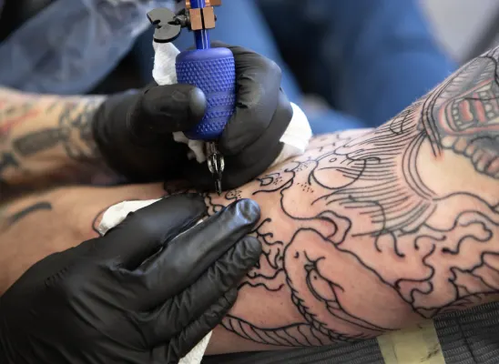 Jak znaleźć klientów do studia tatuażu?